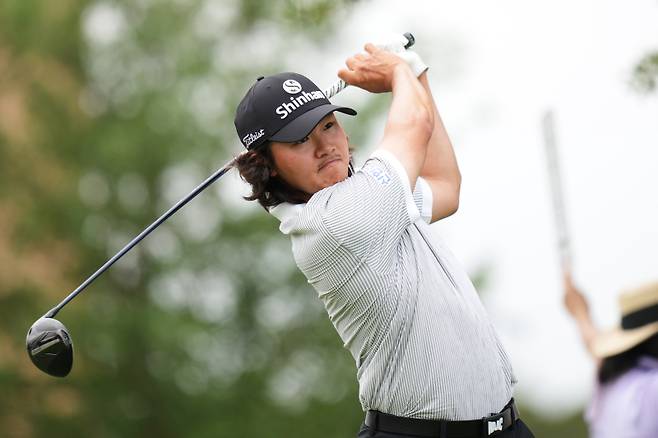 <yonhap photo-1812="">김성현(28)이 미국프로골프(PGA) 투어 발레로 텍사스오픈(총상금 980만달러) 1라운드에서 공동 15위에 올랐다.(AP Photo/Eric Gay)/2026-04-03 05:59:27/ <저작권자 ⓒ 1980~2026 ㈜연합뉴스. 무단 전재 재배포 금지, AI 학습 및 활용 금지></yonhap>