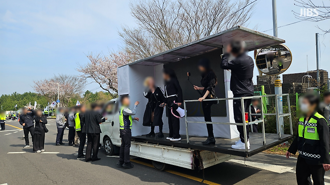 보수 성향으로 알려진 청년단체가 4·3의 진실을 알리겠다며 진행한 집회 모습 (사진, 김재연 기자)