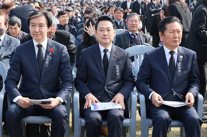 정청래 더불어민주당 대표(오른쪽부터)와 장동혁 국민의힘 대표, 조국 조국혁신당 대표가 4월3일 제주 4·3 평화공원에서 열린 제78주년 제주 4·3 희생자 추념식에 참석해 있다. ⓒ연합뉴스