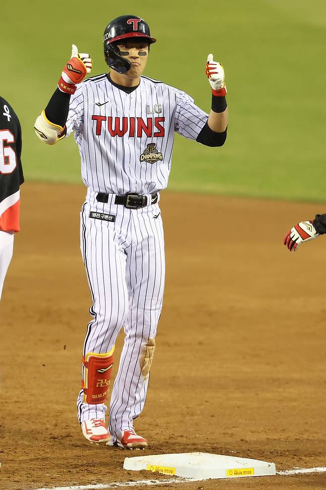 LG 천성호가 2일 잠실구장서 열린 ‘2026 신한 SOL KBO리그’ KIA와 홈경기서 2회말 1타점 우전 적시타를 친 뒤 세리머니를 하고 있다. 사진제공|LG 트윈스