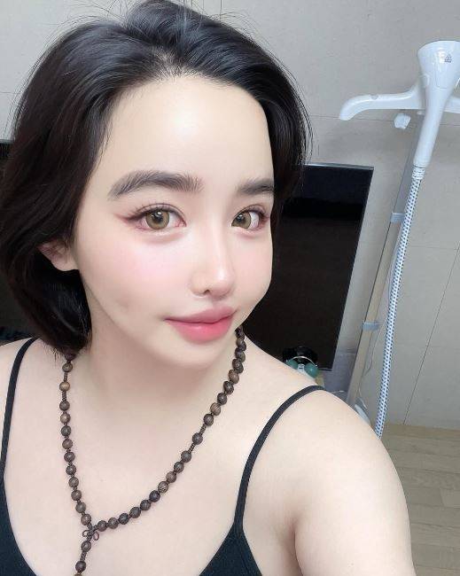 박봄 소셜미디어