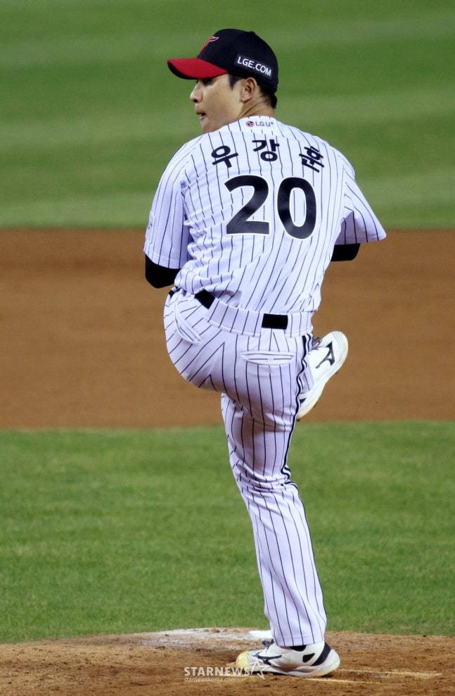 역투하는 우강훈. /사진=김진경 대기자