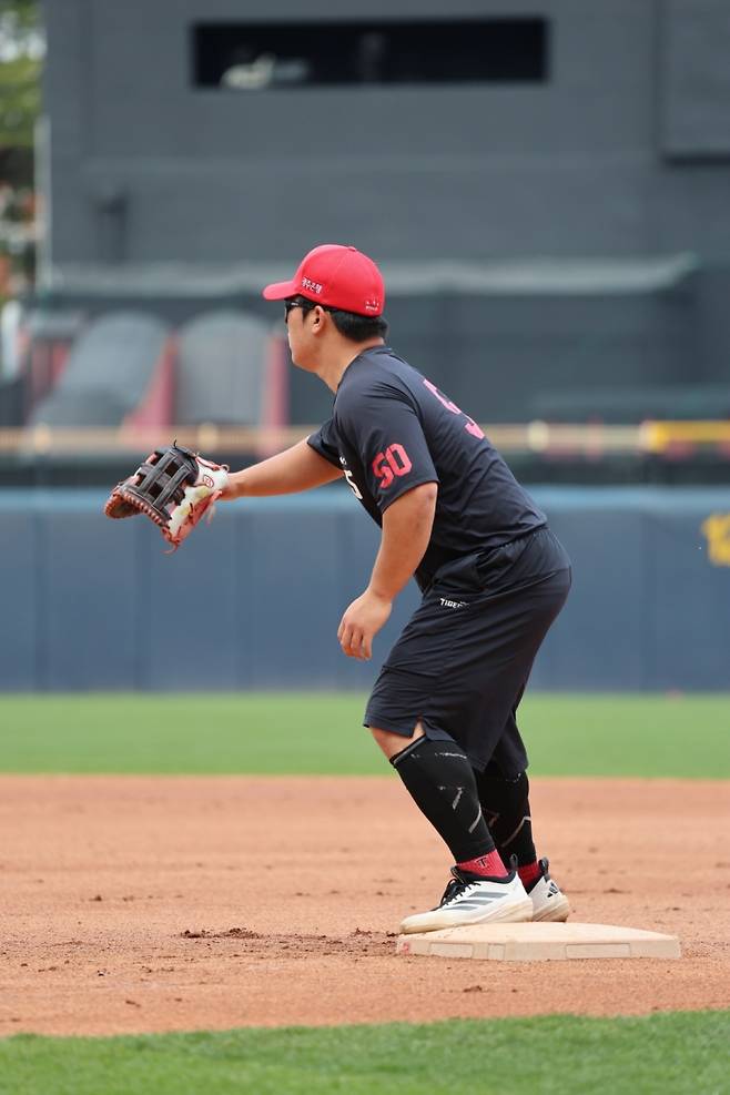 4일 오후 광주-KIA챔피언스필드에서 열리는 '2026 신한 SOL KBO리그' NC 다이노스와 KIA 타이거즈의 경기, 경기 전 KIA 내야수 박상준이 훈련을 소화하고 있다. KIA 타이거즈