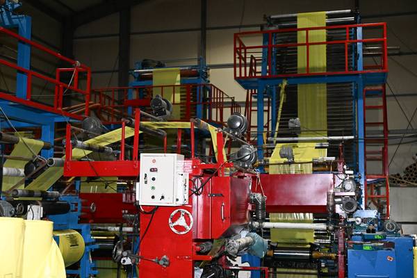 재활용품으로 종량제봉투를 제작히는 창원시 마산합포구 진북면 인곡리 인테크./김구연 기자