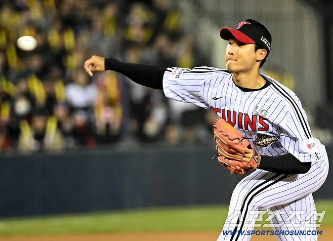 2일 잠실야구장에서 열린 KIA와 LG의 경기. LG 우강훈이 역투하고 있다. 잠실=허상욱 기자wook@sportschosun.com/2026.04.02/