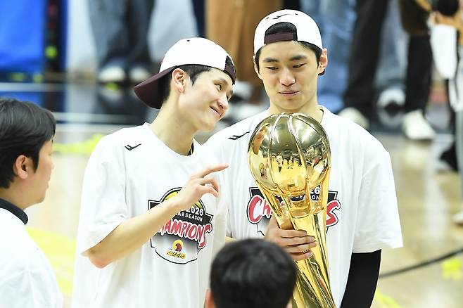 양준석 유기상. 사진제공=KBL