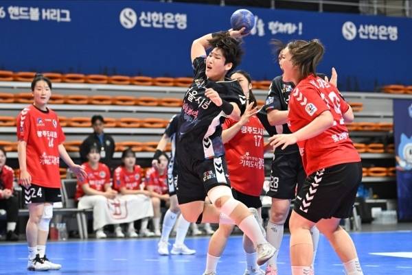 사진 서울시청 안혜인 돌파슛