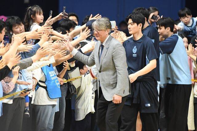 소노 선수단/KBL