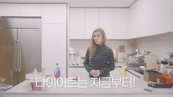 옥주현이 관리 루틴을 직접 소개하는 모습. 유튜브 채널 ‘눙주현’ 캡처