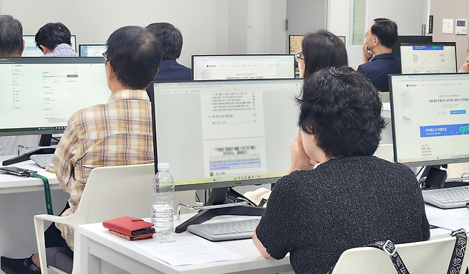 서울시 ‘시니어 인턴십’ 중 비대면 사무보조원 과정. 사진제공=서울시