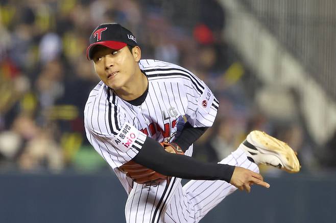 LG 우강훈이 지난 1일 잠실 KIA전에서 역투하고 있다. LG 트윈스 제공