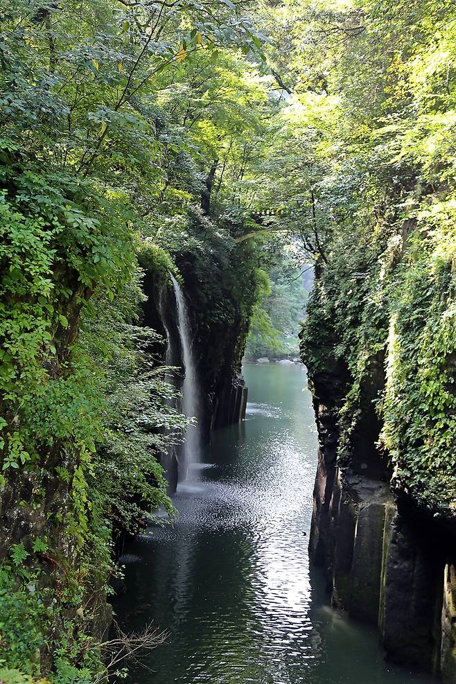 푸른 물과 협곡이 조화로운 다카치호 협곡_최병일 기자