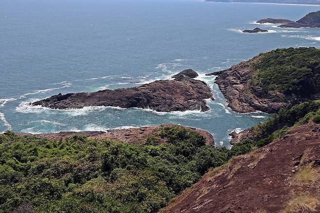 십자가 모양의 작품이 떠오르는 크로스 바다._최병일 기자