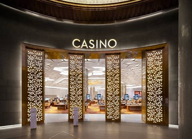 국내 외국인 전용 카지노 가운데 단일사업장 기준 제주 드림타워 복합리조트 드림타워 카지노(사진)가 업계 2위로 날아올랐다. 드림타워 카지노는 올해 1분기부터 상승세를 기록 중이라 올 연말 기준 업계 1위 카지노 사업장으로 등극할 가능성이 점쳐진다. / 롯데관광개발