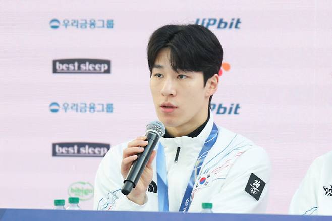 인터뷰하는 황대헌.(사진=연합뉴스)