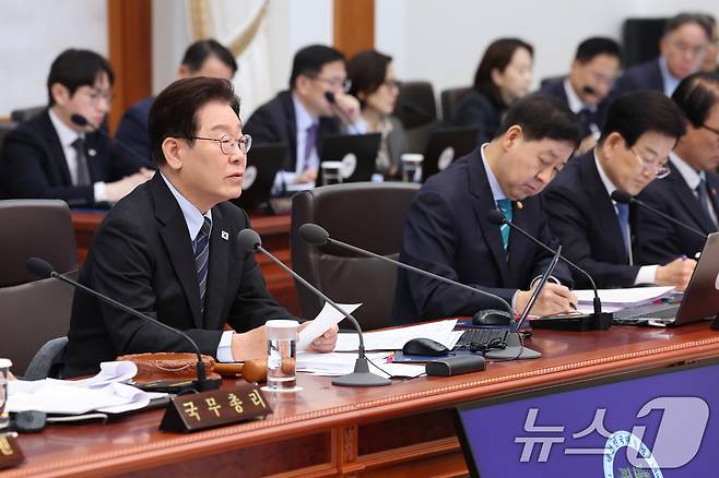 이재명 대통령이 6일 청와대에서 열린 국무회의 겸 제4차 비상경제 점검회의에서 발언하고 있다. 2026.4.6 ⓒ 뉴스1 이재명 기자