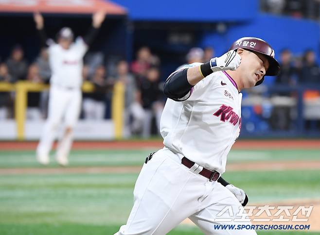 9회말 무사 만루 대타 이형종의 만루포가 터졌다.