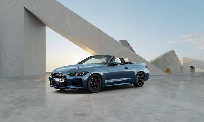 BMW 420i 컨버터블 M 스포츠 프로 아틱 레이스 블루 에디션. BMW코리아 제공.