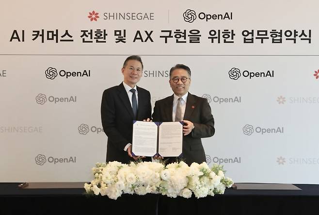 6일 서울 중구 웨스틴 조선 서울에서 신세계그룹과 오픈AI가 ‘AI 커머스 사업협력’ 협약식을 진행했다./사진=신세계 제공