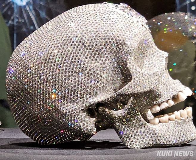 데미안 허스트, 신의 사랑을 위하여