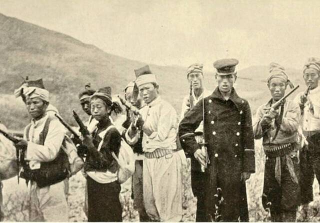 영국 ‘데일리 메일’ 종군기자로 한국에 왔던 프레드릭 아서 맥켄지가 1907년 촬영한 ‘항일의병’의 모습. 독립기념관 자료