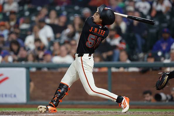 샌프란시스코 이정후가 5일 뉴욕 메츠전에서 7회 안타를 치고 있다. 게티이미지