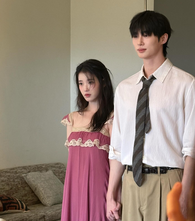 아이유(왼쪽), 변우석. 아이유 인스타그램 계정