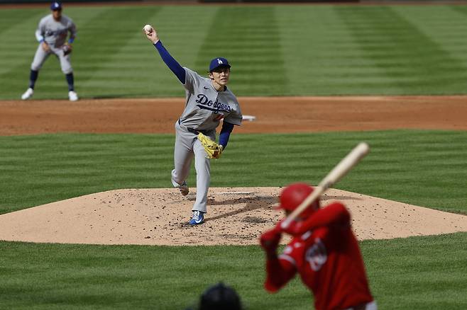 LA 다저스 사사키가 6일 워싱턴전에서 3회초 호세 테나와 상대하고 있다. Imagn Images연합뉴스