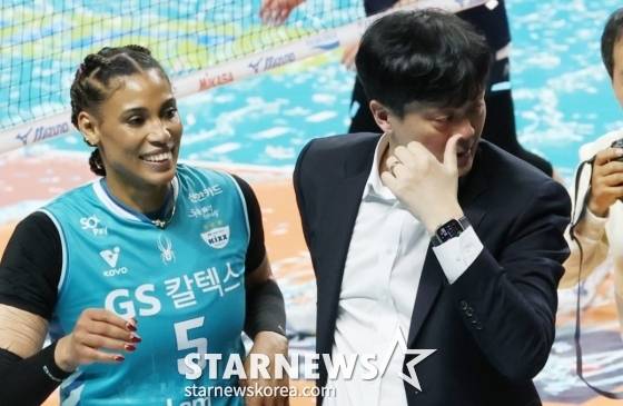 우승 후 기뻐하는 지젤 실바(왼쪽)와 이영택 감독. /사진=김진경 대기자