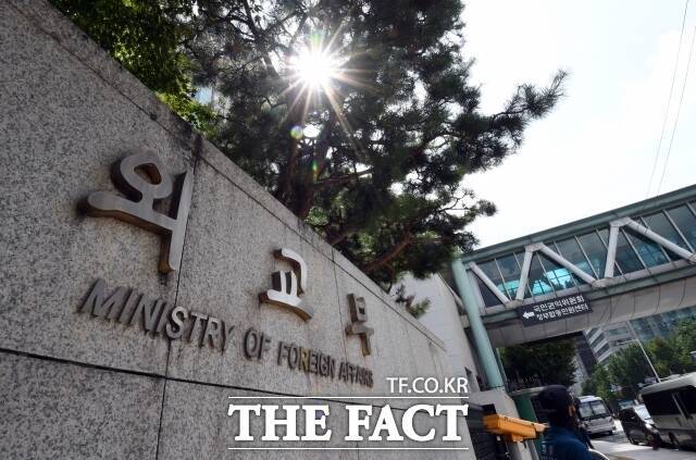 정부는 이란과 직접 협상보다는 다자 공조 틀을 유지한다는 방침이다. 사진은 서울 광화문 외교부 청사 전경. /광화문=임영무 기자