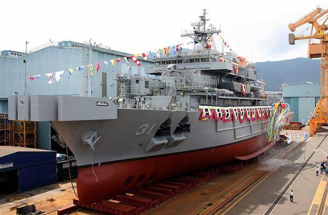 방산비리의 대명사로 국민들의 지탄을 받은 통영함. 한국일보 자료사진