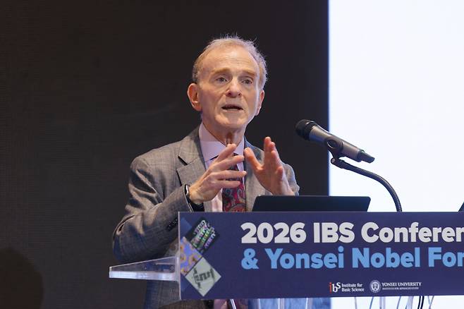 2013년 노벨생리의학상 수상자 랜디 셰크먼 미국 캘리포니아대 버클리캠퍼스 교수가 6일 2026 IBS(기초과학연구원) 컨퍼런스에서 강연하고 있다. /사진=연세대