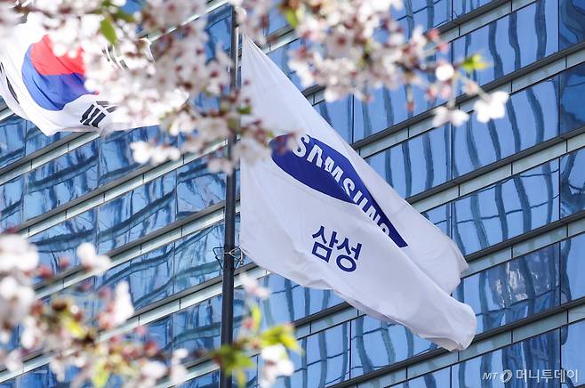 삼성전자가 올해 1분기 잠정 실적으로 매출액 133조원, 영업이익 57조 2000억원을 기록했다고 7일 밝혔다. 사진은 이날 오전 서울 서초구 삼성전자 사옥. 2026.4.7/뉴스1 Copyright (C) 뉴스1. All rights reserved. 무단 전재 및 재배포, AI학습 이용 금지. /사진=뉴스1