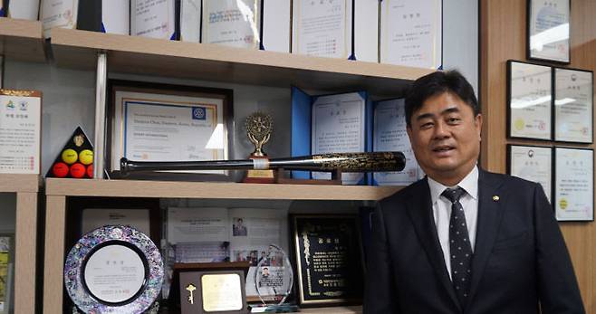 김덕건 (주)건영식품 대표이사가 대전 대덕구 신탄진에 위치한 본사에서 인터뷰를 하고 있다. (사진=김흥수 기자)