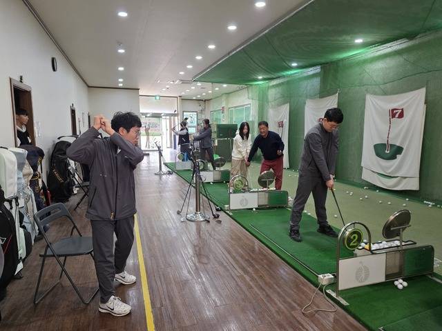경북소마고가 진행하고 있는 '원픽스포츠데이'. 골프·축구·배드민턴·헬스·테니스·요가 중 한 종목을 선택해 격주 금요일마다 집중 지도를 받도록 했다. 경북소마고 제공.