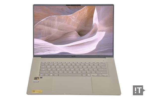 에이수스 '젠북 A16(UX3607OA)' 펼쳤을 때 모습 / 권용만 기자