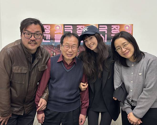 '극장의 시간들' / 왼쪽부터 이종필 감독, 홍성희 영화 기사, 배우 이나영, 윤가은 감독