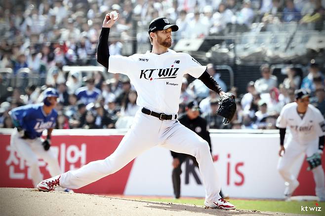 KT 보쉴리가 5일 수원케이티위즈파크에서 열린 2026 KBO리그 정규시즌 삼성전에 선발 등판해 역투하고 있다. 사진 | KT 위즈
