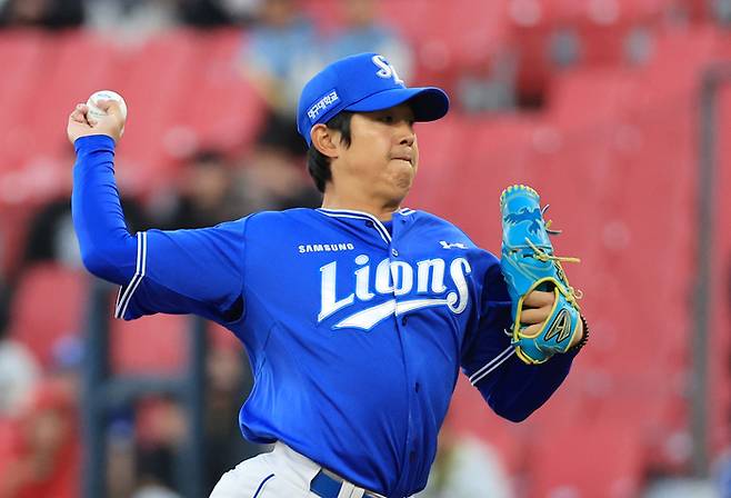 삼성 양창섭이 7일 광주-기아 챔피언스 필드에서 열린 2026 KBO리그 정규시즌 KIA전에 선발 등판해 역투하고 있다. 사진 | 광주=연합뉴스