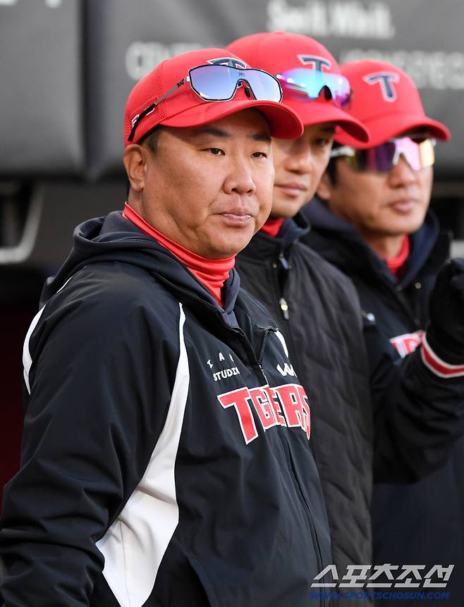 7일 광주 기아챔피언스필드에서 열린 KIA와 삼성의 경기. KIA 이범호 감독이 경기를 준비하고고 있다. 광주=박재만 기자 pjm@sportschosun.com/2026.04.07/