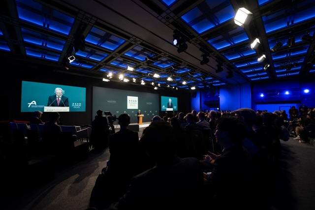 아산정책연구원이 8일 서울 용산구 그랜드하얏트에서 개최한 ‘2026 아산플래넘’에선 ‘동맹 현대화’를 주제로 한미동맹의 진화 방향, 인도·태평양 집단안보 구상, 크링크(CRINK-중국·러시아·이란·북한)로 불리는 권위주의 국가 네트워크 대응, 북한 핵위협 억제 방안 등이 폭넓게 논의됐다. 사진은 정몽준 아산정책연구원 명예이사장이 이날 환영사 하는 모습. /아산정책연구원