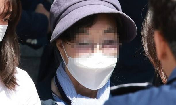 윤석열 대통령 장모 최은순씨가 2024년 5월14일 오전 서울 송파구 서울동부구치소에서 출소하고 있다. 김혜윤 기자 unique@hani.co.kr