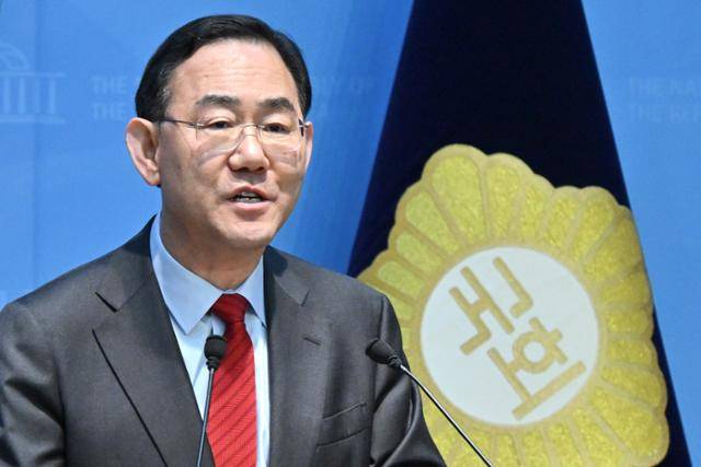 국민의힘 대구시장 경선에서 공천 배제(컷오프)된 주호영 의원이 8일 국회 소통관에서 기자회견을 하고 있다. 민경석 기자