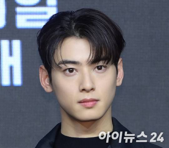 배우 차은우가 지난 2022년 12월 22일 서울 여의도 콘래드서울에서 열린 티빙 오리지널 시리즈 '아일랜드' 제작발표회에 참석하고 있다.