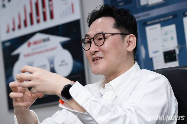 미트박스글로벌 플랫폼개발그룹장이 쿠키뉴스와 인터뷰를 진행하고 있다. 임은재 기자