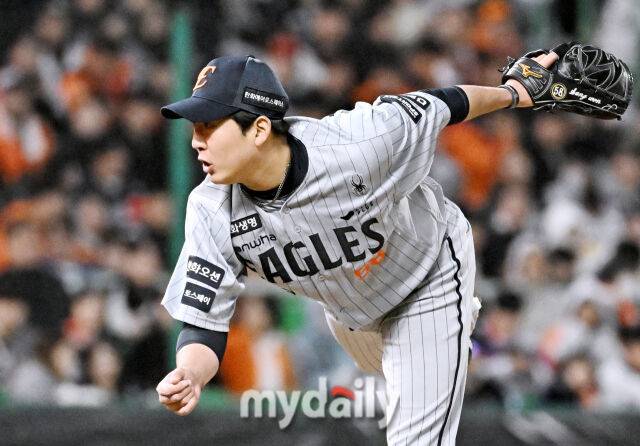 7일 오후 인천 SSG랜더스필드에서 진행된 '2026 프로야구 KBO리그' SSG랜더스와 한화 이글스의 경기. 한화 박상원이 역투하고 있다./마이데일리