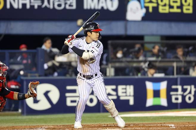 LG 구본혁은 시즌 초반 타격 부진에도 안정적인 수비로 라인업에 활력을 불어넣고 있다. 사진제공|LG 트윈스