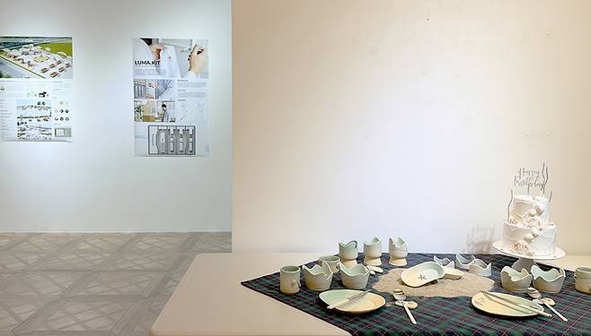 신진디자이너 전시 'Un-Fold' 전시장 전경. 아트펄유 제공