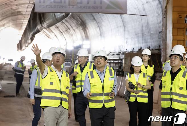 사우디 서북부 타북주에 조성 중인 네옴시티(NEOM CITY)의 주거공간인 ‘더 라인(THE LINE)’ 구역 내 현대건설 지하터널 건설 현장.(현대자동차그룹 제공) 2023.10.24 ⓒ 뉴스1
