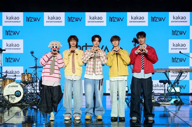 하츠웨이브, 데뷔곡 방송 최초 공개 (제공: 카카오엔터테인먼트)